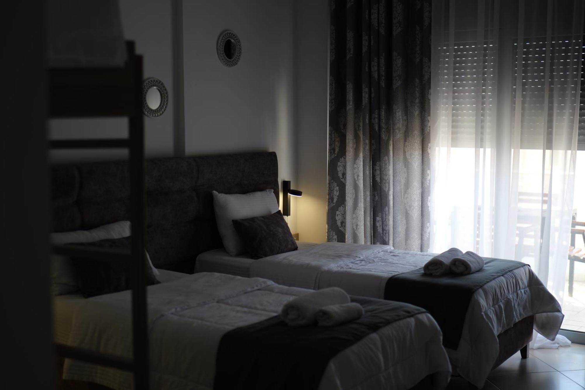 Hotel Abedini Sarandë Exteriör bild